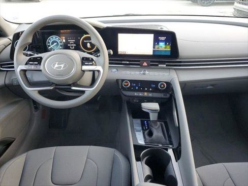 New 2024 Hyundai Elantra Blue image 7