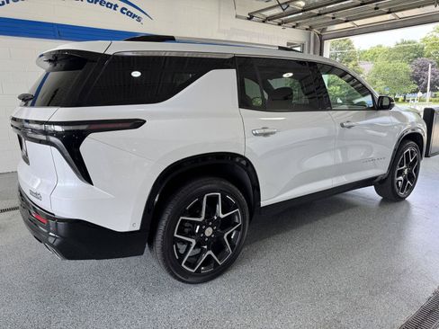 Used 2025 Chevrolet Traverse High Country w/ LPO, Floor Liner Package AWD/4WD image 13