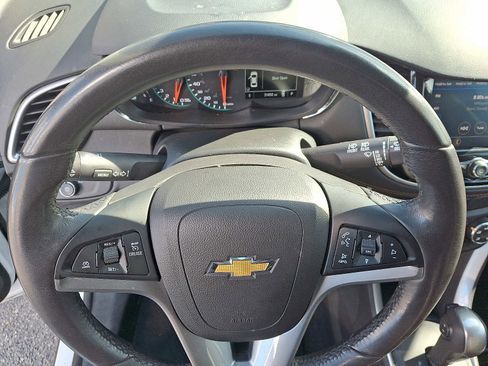 Used 2022 Chevrolet Trax LT w/ LT Convenience Package image 19