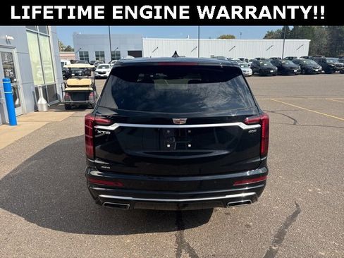 Used 2023 Cadillac XT6 Premium Luxury image 6