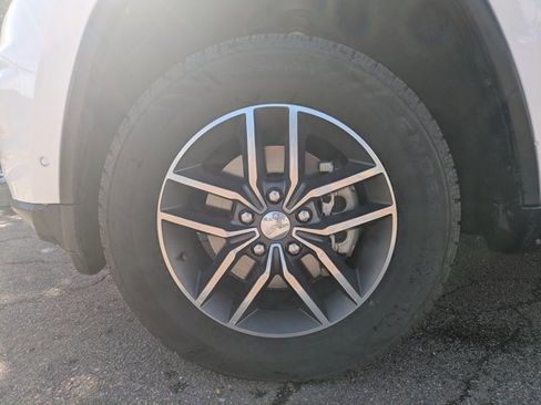 Used 2018 Jeep Grand Cherokee Limited AWD/4WD image 18