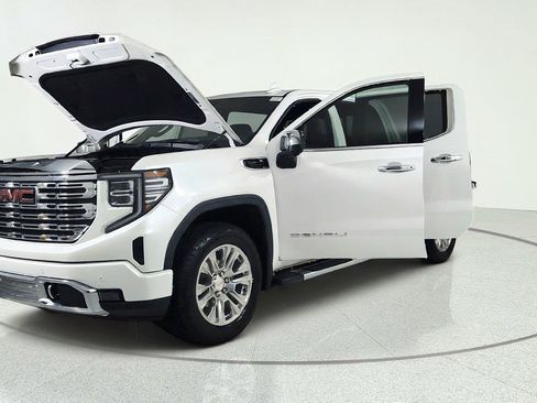 Used 2024 GMC Sierra 1500 Denali w/ Technology Package AWD/4WD image 10