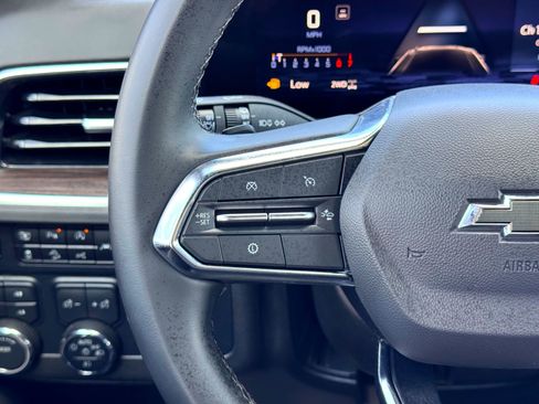 Used 2025 Chevrolet Suburban Z71 image 23