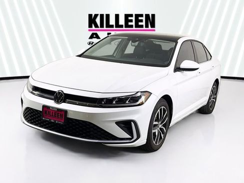 Used 2025 Volkswagen Jetta SE w/ Sunroof Package image 3