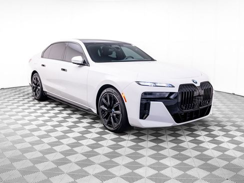 Certified 2023 BMW i7 xDrive60 AWD/4WD image 8