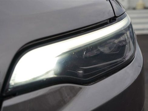 Used 2019 Jeep Cherokee Limited w/ Technology Group image 20