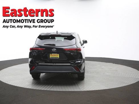 Used 2021 Toyota Highlander L AWD/4WD image 41
