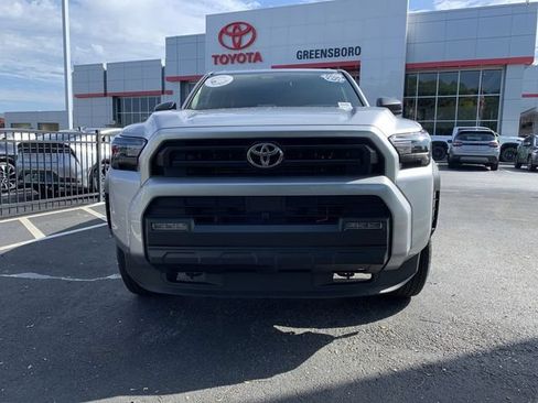 Used 2025 Toyota 4Runner SR5 AWD/4WD image 3