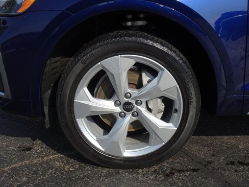 Certified 2023 Audi Q5 2.0T Premium Plus w/ Premium Plus Package AWD/4WD image 17