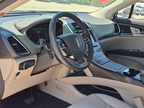 Used 2019 Lincoln Nautilus Reserve w/ Class II Trailer Tow Package FWD image 9