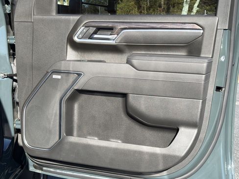 Used 2025 Chevrolet Silverado 2500 LTZ w/ LTZ Convenience Package image 14