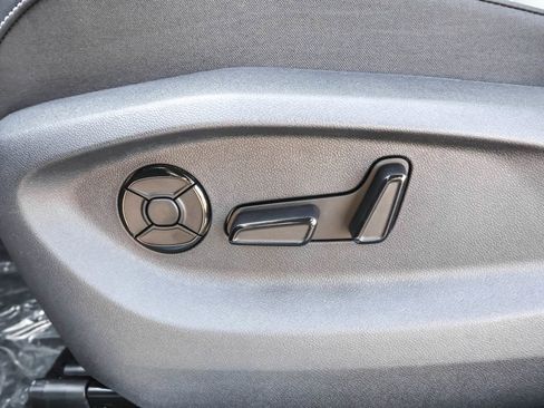 New 2026 Volkswagen Tiguan SE AWD/4WD image 10