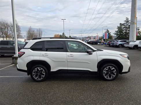 Used 2025 Subaru Forester Premium image 4