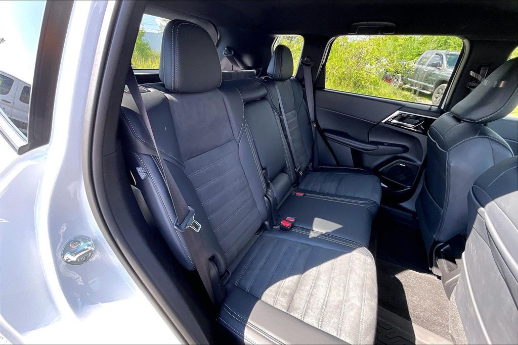 Used 2026 Mitsubishi Outlander LE AWD/4WD image 25