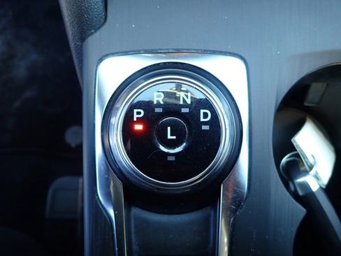 Used 2020 Ford Escape SE image 25