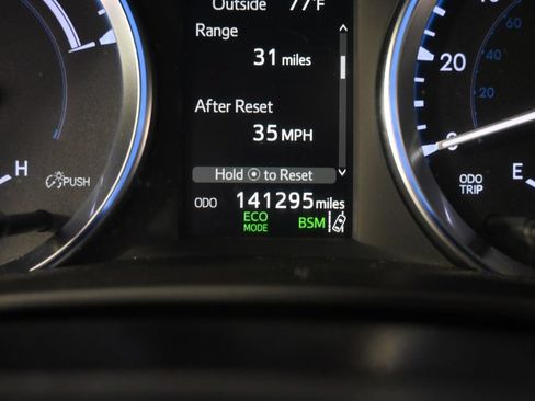 Used 2017 Toyota Highlander XLE AWD/4WD image 26