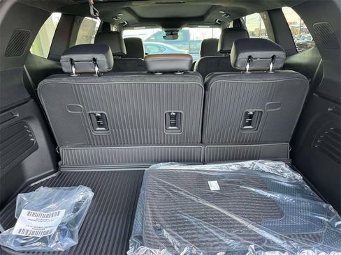 New 2026 GMC Acadia Denali Ultimate w/ LPO, Floor Liner Package image 18