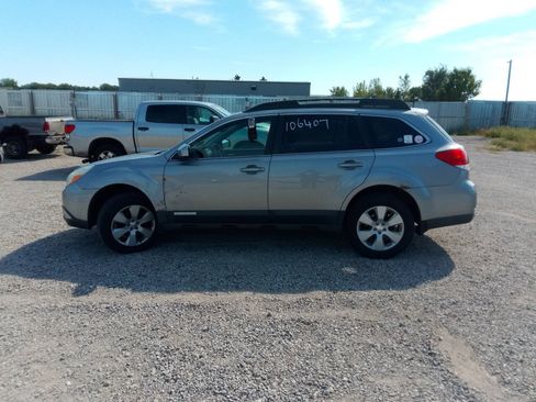 Used 2010 Subaru Outback 2.5i Limited AWD/4WD image 2