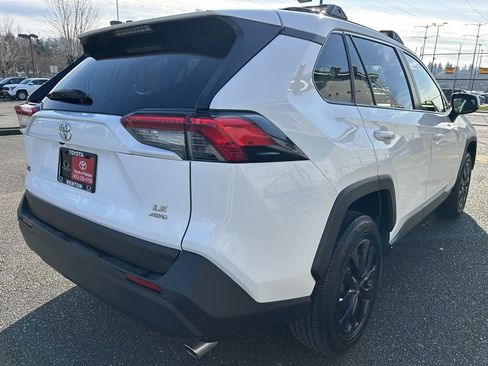 Certified 2020 Toyota RAV4 LE image 5