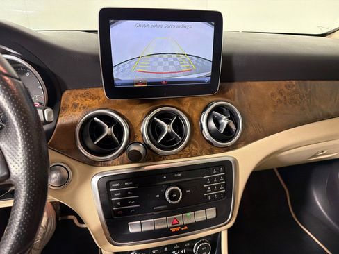 Used 2018 Mercedes-Benz GLA 250 w/ Convenience Package image 15