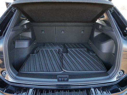 Certified 2025 Volkswagen Tiguan SEL R-Line image 18