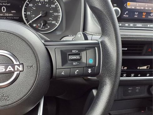 Used 2024 Nissan Rogue SV AWD/4WD image 12