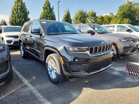 New 2025 Jeep Grand Cherokee Laredo X w/ Luxury Tech Group I image 3