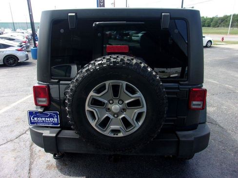 Used 2016 Jeep Wrangler Unlimited Rubicon w/ Connectivity Group AWD/4WD image 5
