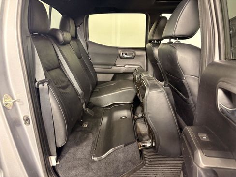 Used 2019 Toyota Tacoma TRD Off-Road w/ TRD Premium Off Road Package AWD/4WD image 20