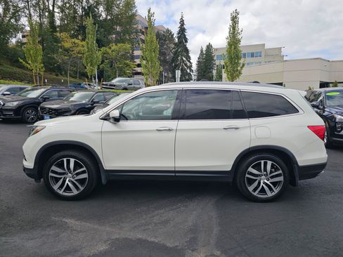 Used 2017 Honda Pilot Touring image 4
