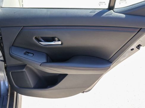 Used 2025 Nissan Sentra SR FWD image 18