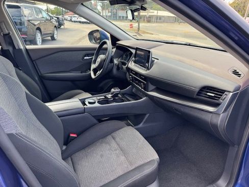 Used 2023 Nissan Rogue SV image 14