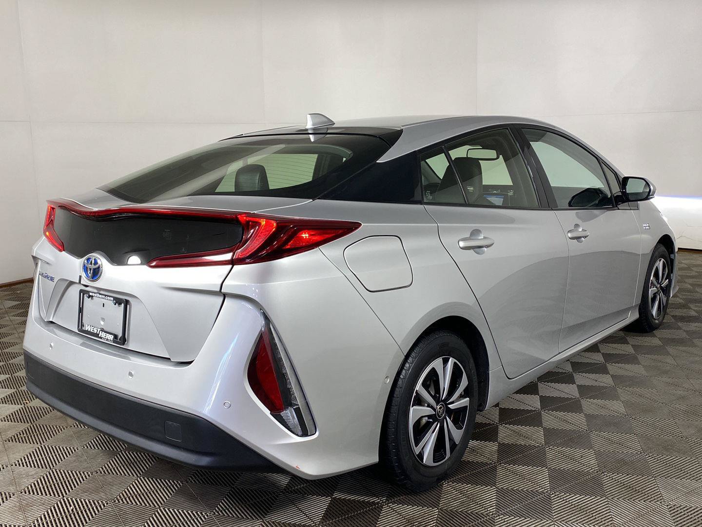 Used 2017 Toyota Prius Prime Advanced FWD image 6