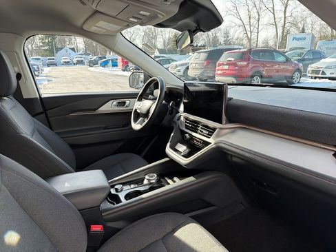 Used 2025 Ford Explorer Active image 16