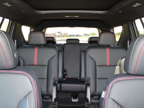 New 2026 Chevrolet Traverse RS w/ LPO, Floor Liner Package FWD image 16