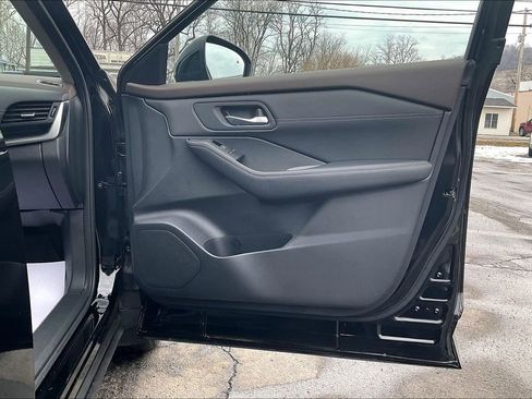 Used 2023 Nissan Rogue SV w/ SV Premium B Package image 23