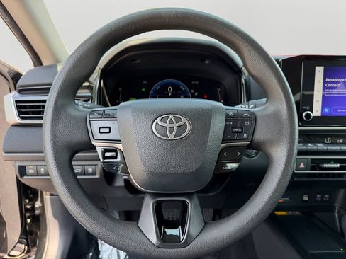 Used 2025 Toyota Camry LE FWD image 19