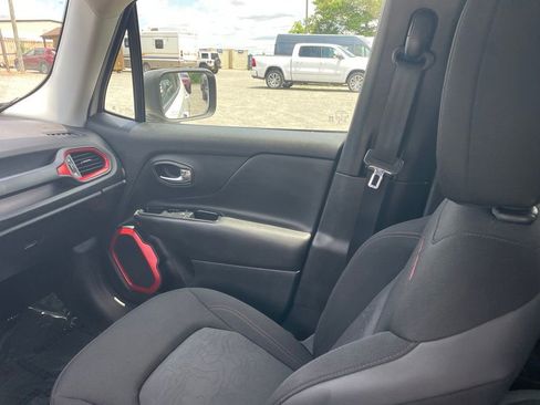 Used 2017 Jeep Renegade Trailhawk AWD/4WD image 23