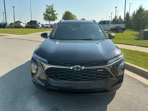 Used 2025 Chevrolet Trax RS w/ Sunroof Package FWD image 9