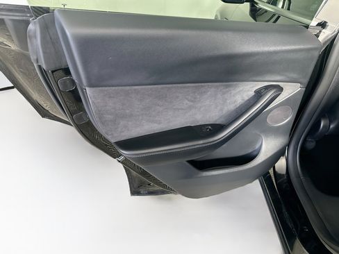 Used 2022 Tesla Model Y Long Range AWD/4WD image 24