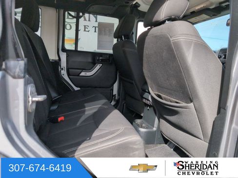 Used 2017 Jeep Wrangler Unlimited Sahara w/ Connectivity Group image 24