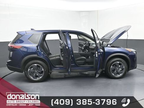 Used 2025 Nissan Rogue SV FWD image 21