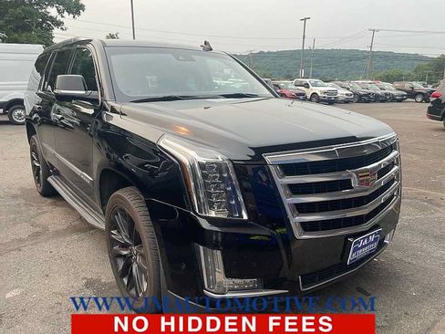 Used 2017 Cadillac Escalade Luxury AWD/4WD image 6