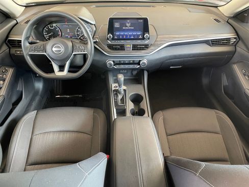 Used 2025 Nissan Altima 2.5 SV image 32