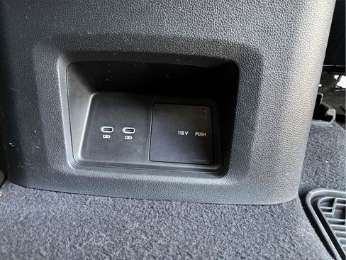 Used 2024 Volkswagen Atlas SE AWD/4WD image 14