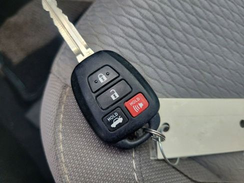 Used 2016 Toyota Corolla LE FWD image 34