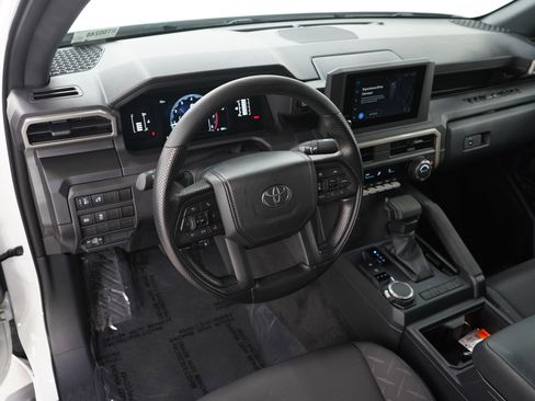 Certified 2025 Toyota Tacoma SR image 21