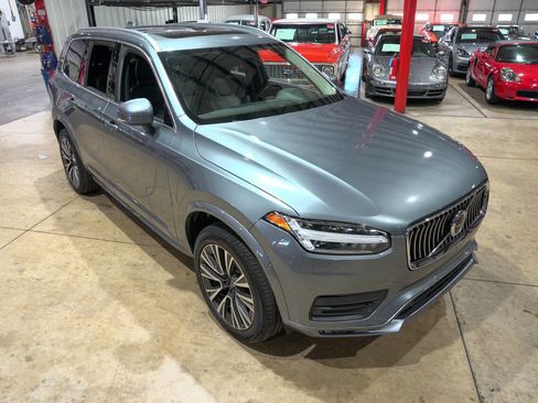 Used 2020 Volvo XC90 T5 Momentum w/ Protection Package Premier image 14