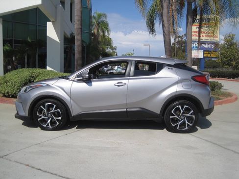 Used 2018 Toyota C-HR XLE FWD image 37