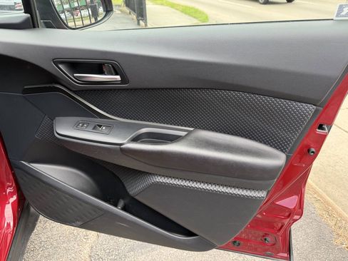 Used 2018 Toyota C-HR XLE FWD image 22